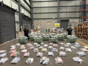 Golpe al contrabando: Caen 3.000 prendas ilegales en un camión