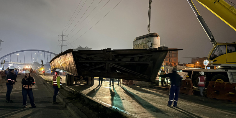 ¡Hito en Soacha! Gigantescas vigas de 92 toneladas se elevan para transformar la Calle 22 y el TransMilenio.