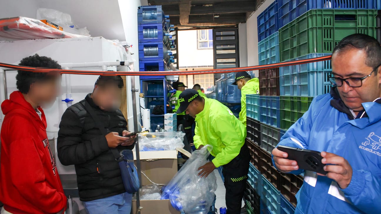 Desmantelan en Bosa San Bernardino una embotelladora clandestina de agua que registraba pagos mínimos por el servicio de acueducto.