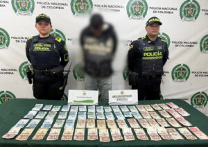 Reincidió en el delito: Capturan en flagrancia a presunto ladrón con antecedentes judiciales tras robo a supermercado en Bosa.
