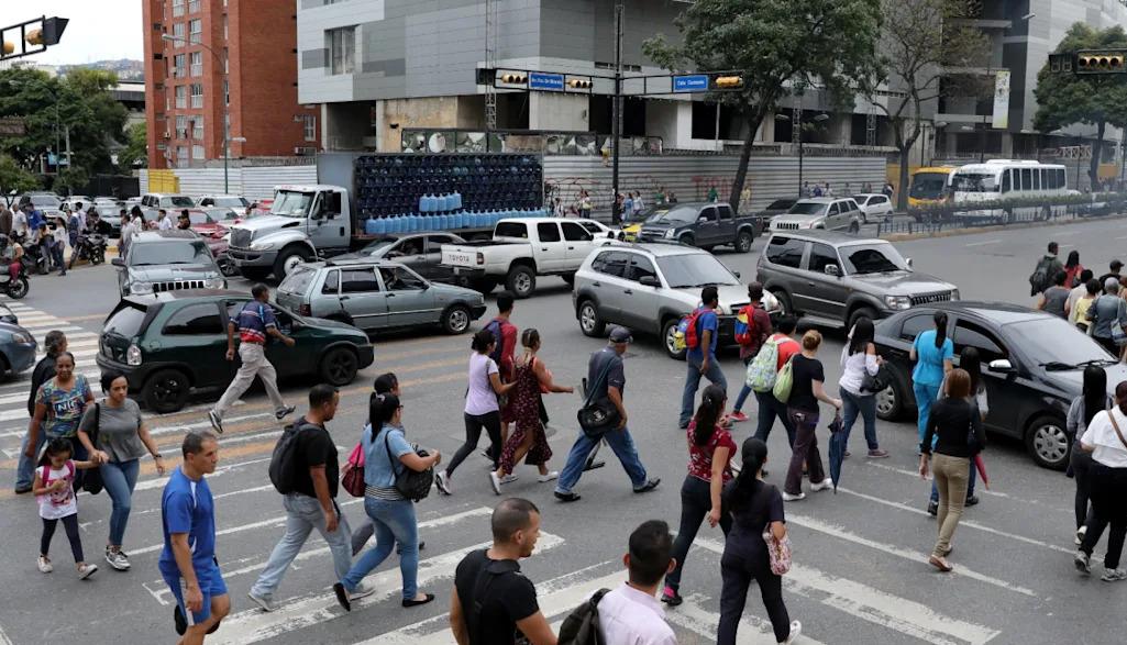 Fuerte terremoto golpea a Venezuela y provoca graves daños materiales.