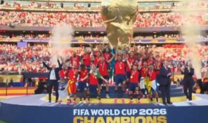 España levanta la Copa del Mundo