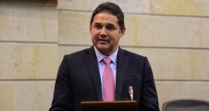 Honorio Enríquez asume la presidencia del Senado con la responsabilidad de conducir la nueva legislatura.