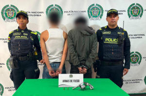 Intentaron huir luego de, presuntamente, intimidar a un conductor con un arma de fuego.
