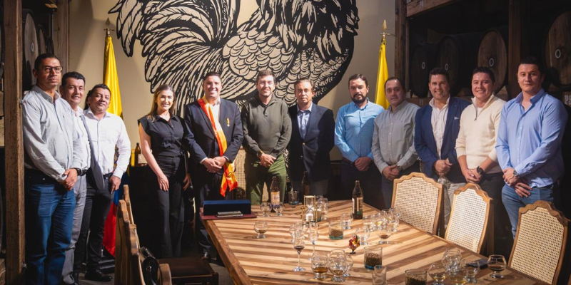 Gerente de la ELC recibe la Orden Civil al Mérito José Acevedo y Gómez