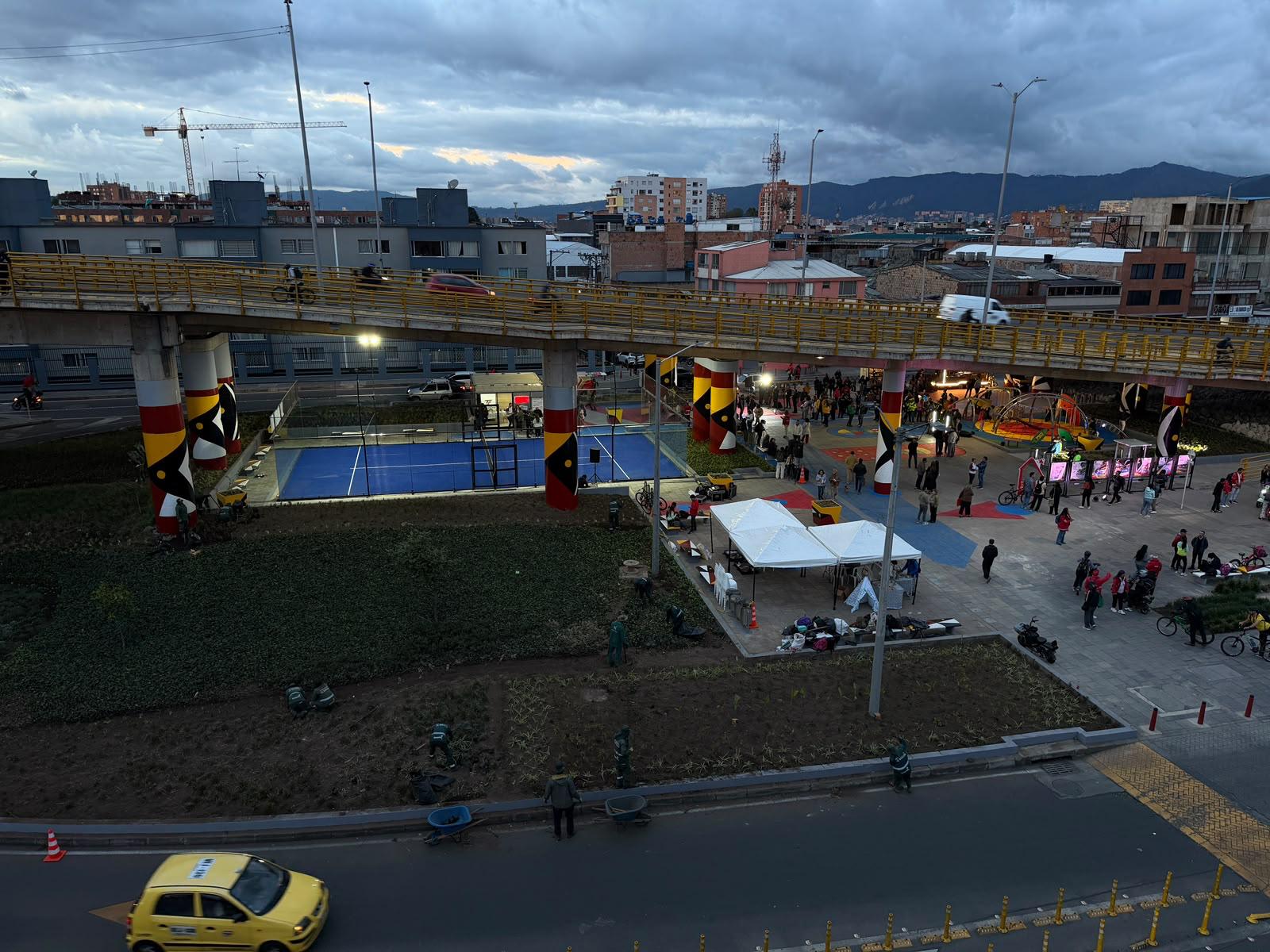 Bogotá tiene la primera cancha de pádel en bajopuente de la 63 con Boyacá