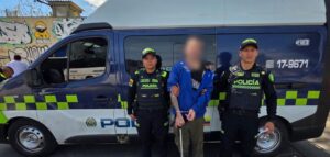 Oportuna reacción de la Policía permitió capturar a presunto agresor de una mujer en Transmilenio.