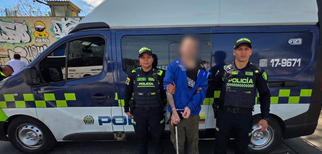 Oportuna reacción de la Policía permitió capturar a presunto agresor de una mujer en Transmilenio.