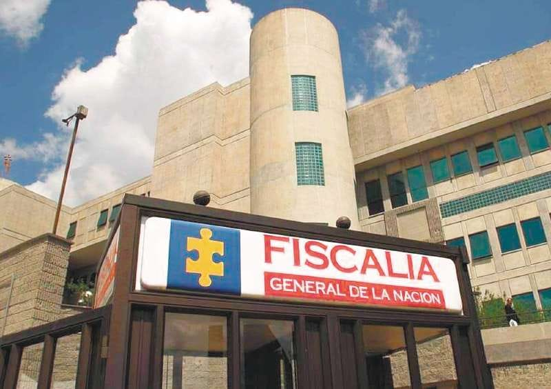 Fiscalía presenta cargos contra periodista por presunta violencia de género hacia cinco mujeres.