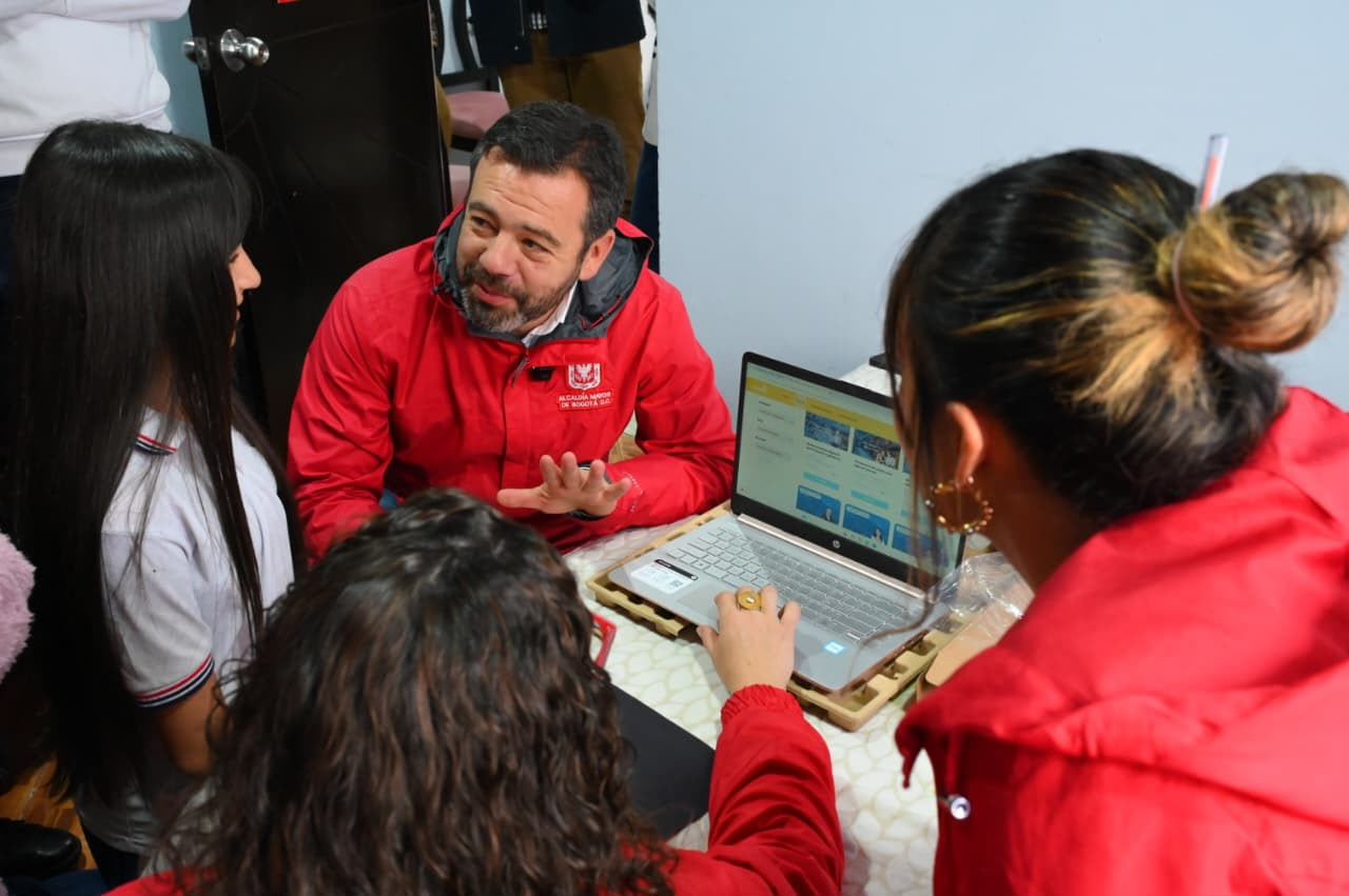 Conexión Social cumple su objetivo de conectar hogares a internet gratuito y presenta una nueva plataforma educativa virtual.